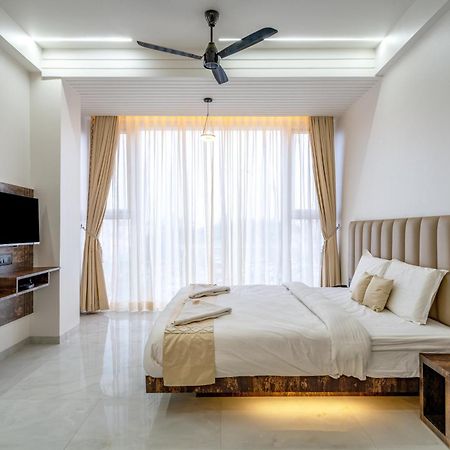 Hotel Darshan Executive Tuljapur Exteriör bild