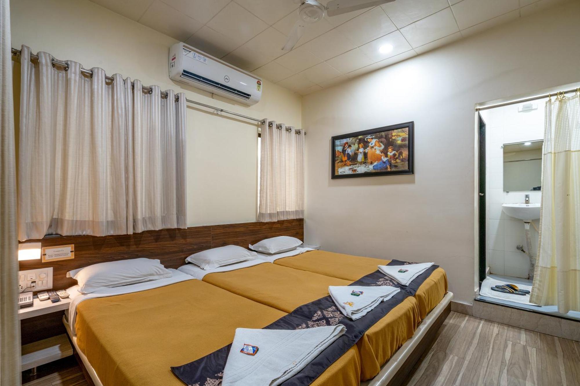 Hotel Darshan Executive Tuljapur Exteriör bild