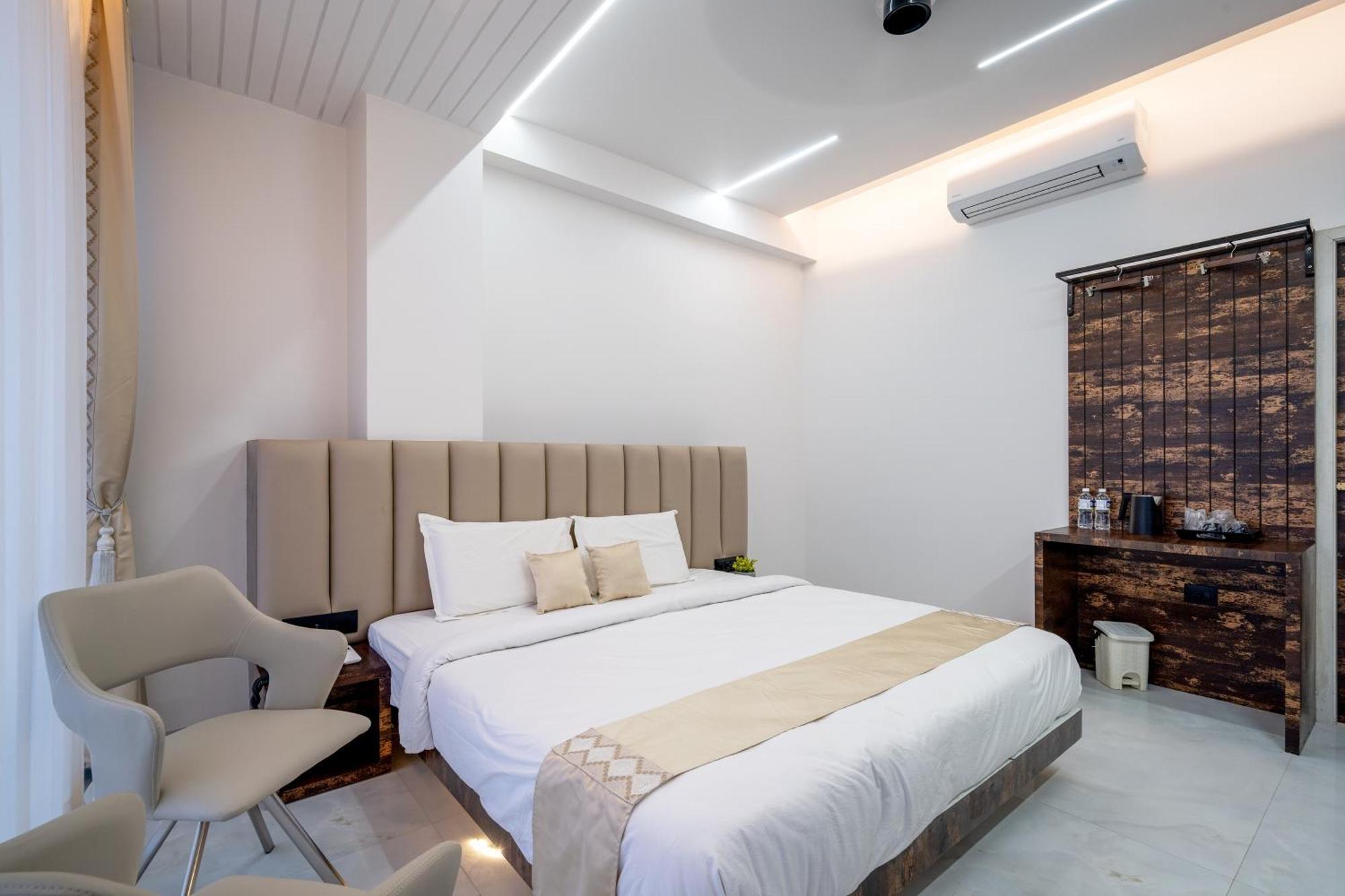 Hotel Darshan Executive Tuljapur Exteriör bild