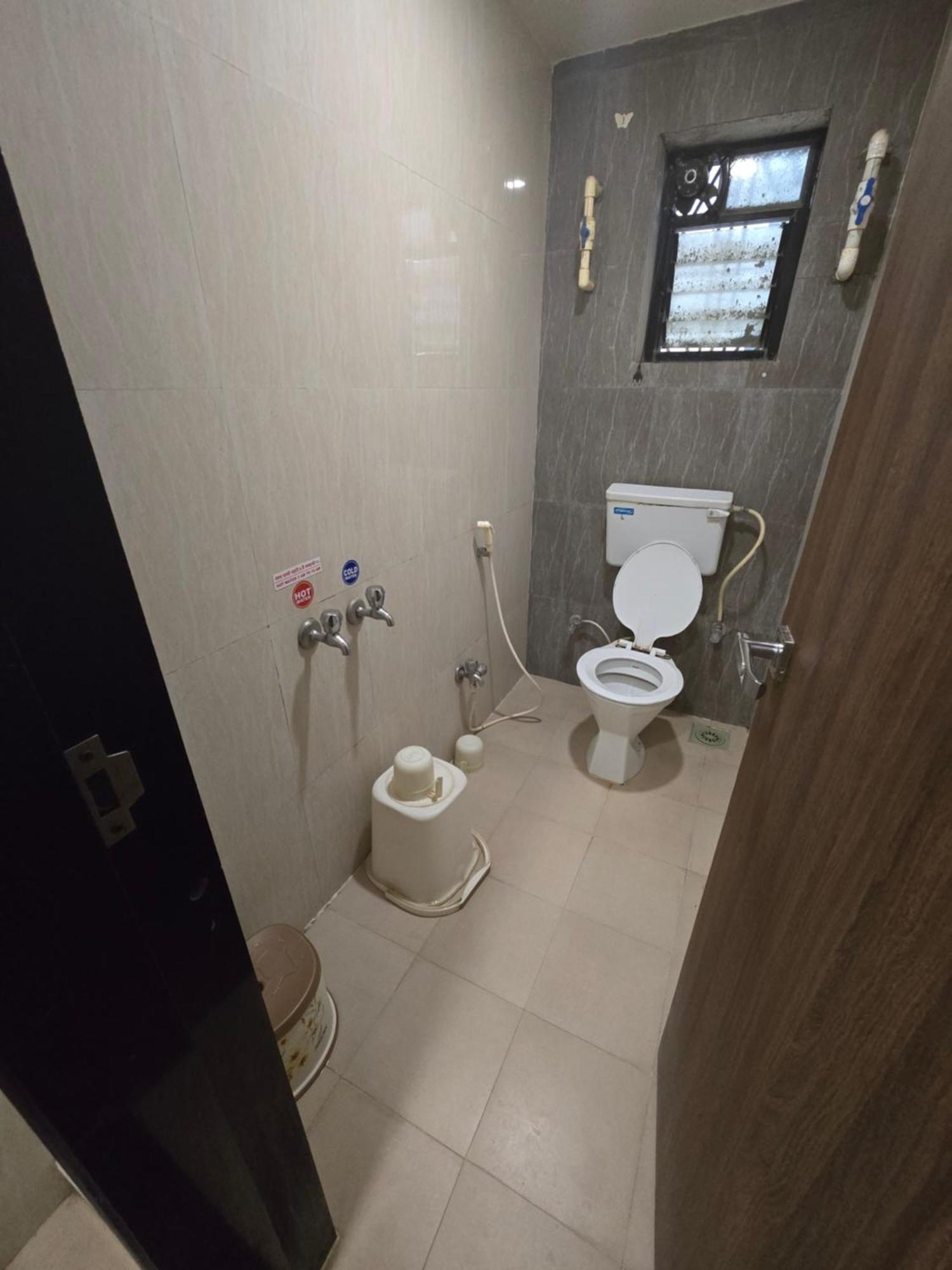 Hotel Darshan Executive Tuljapur Exteriör bild