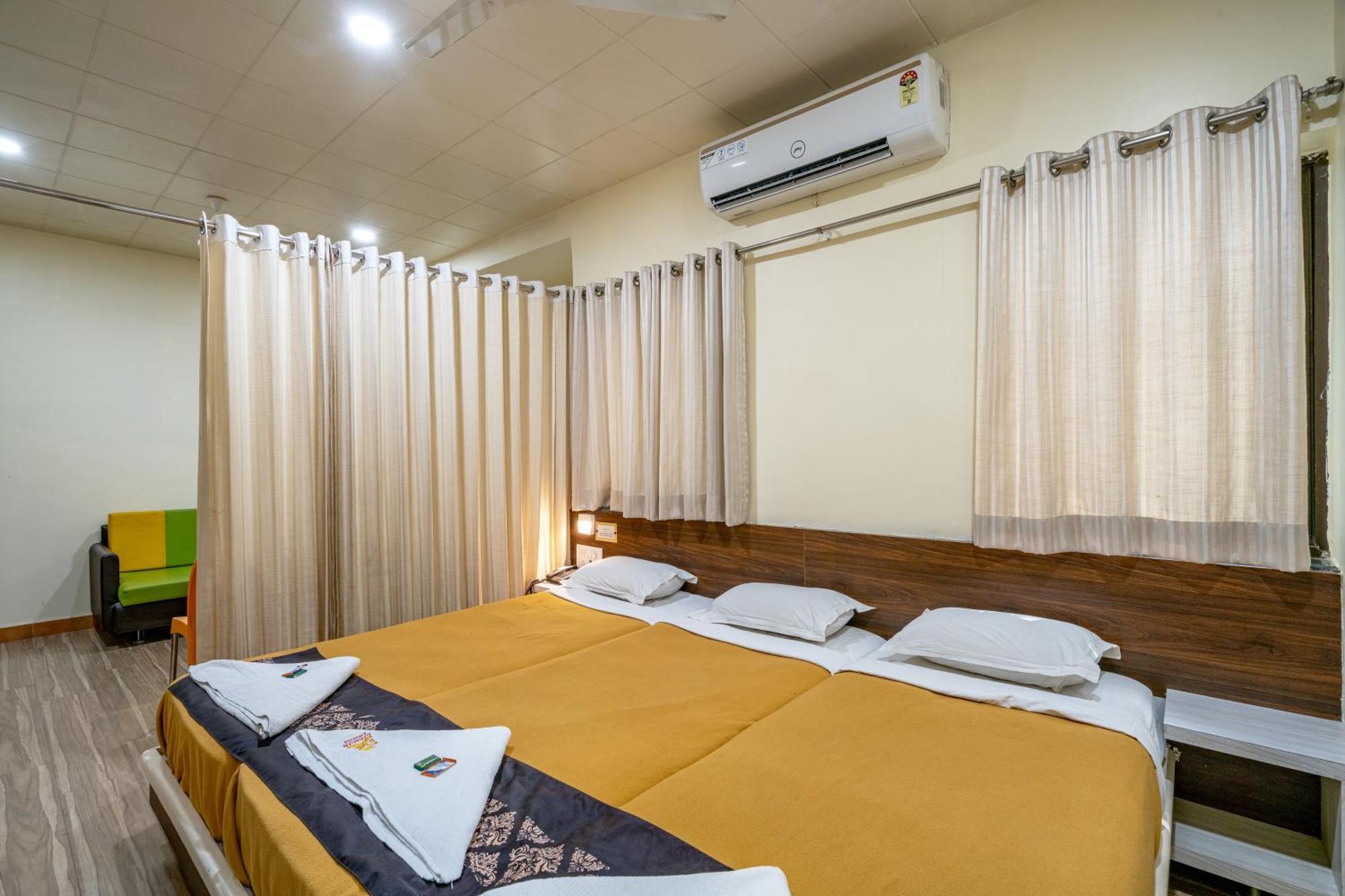 Hotel Darshan Executive Tuljapur Exteriör bild