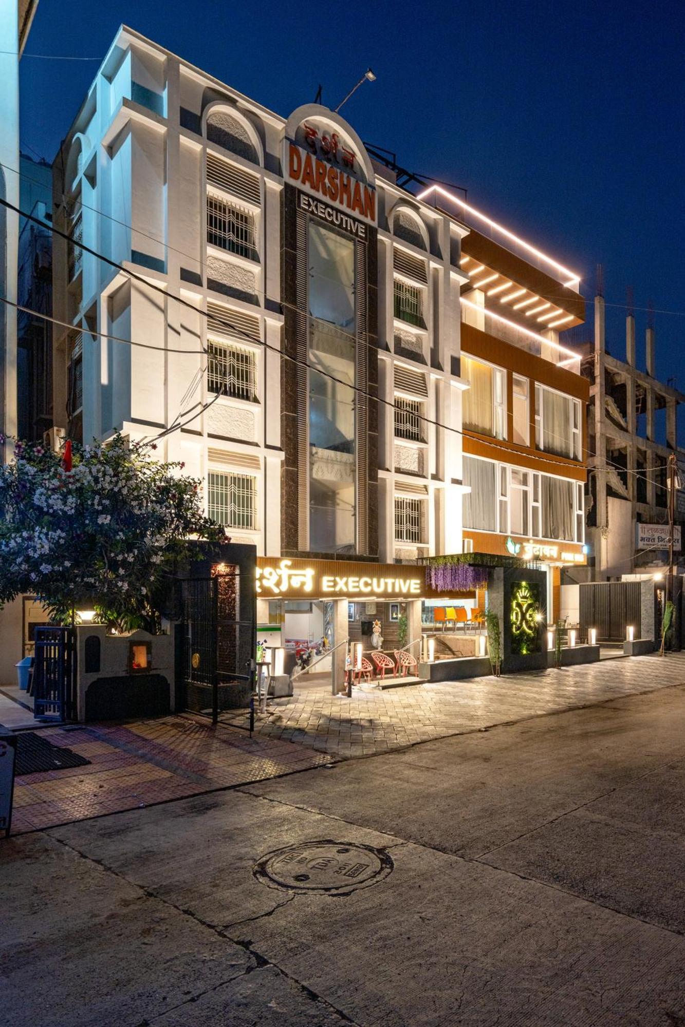 Hotel Darshan Executive Tuljapur Exteriör bild