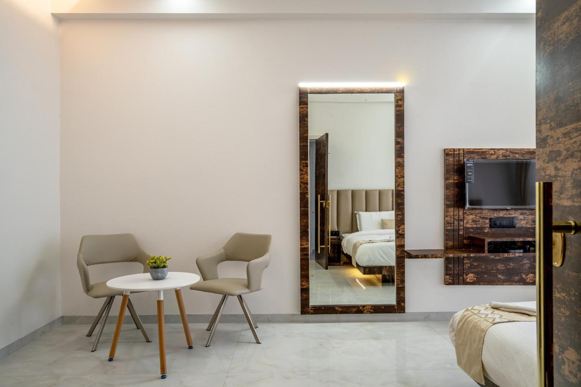 Hotel Darshan Executive Tuljapur Exteriör bild
