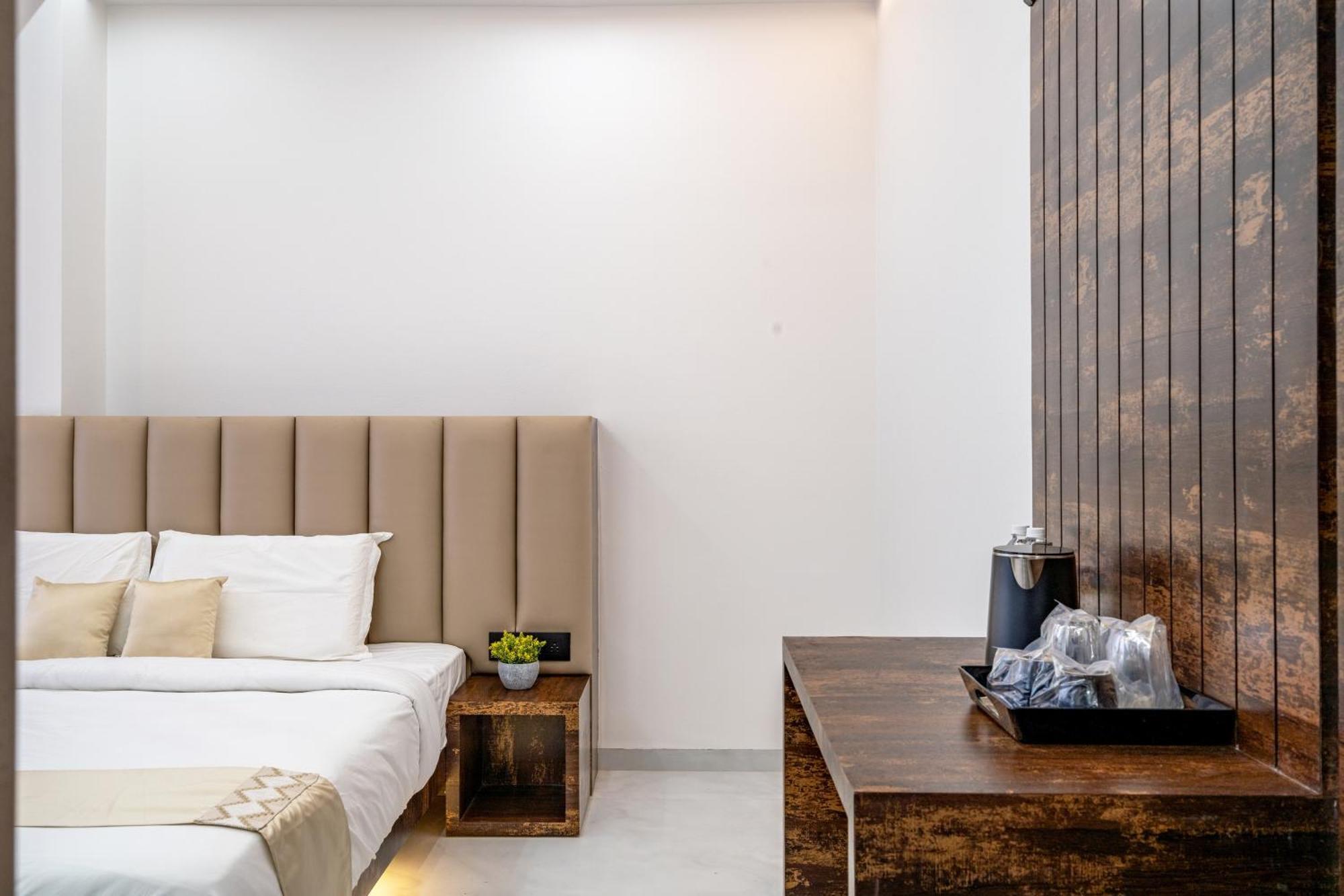 Hotel Darshan Executive Tuljapur Exteriör bild