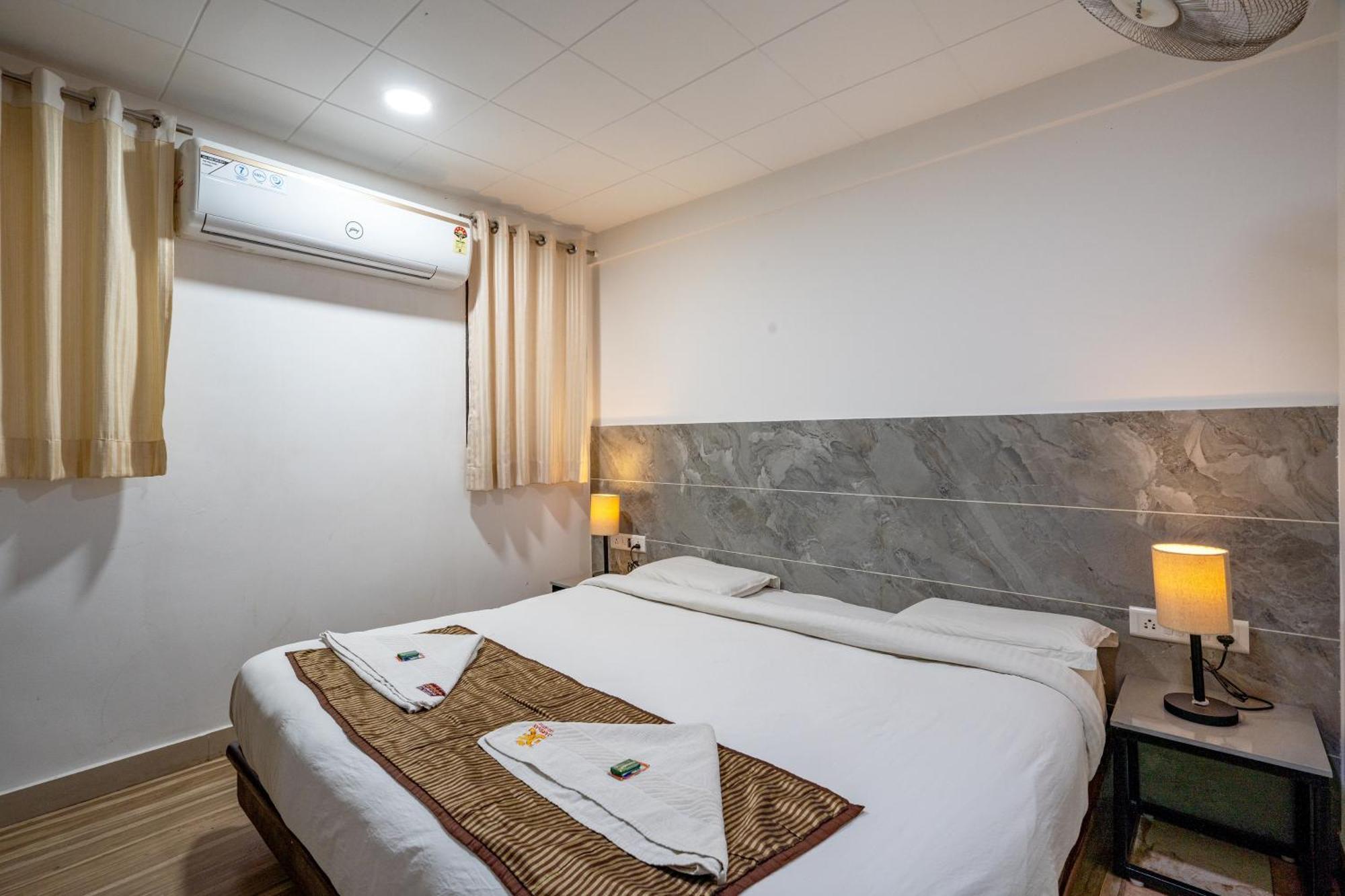 Hotel Darshan Executive Tuljapur Exteriör bild